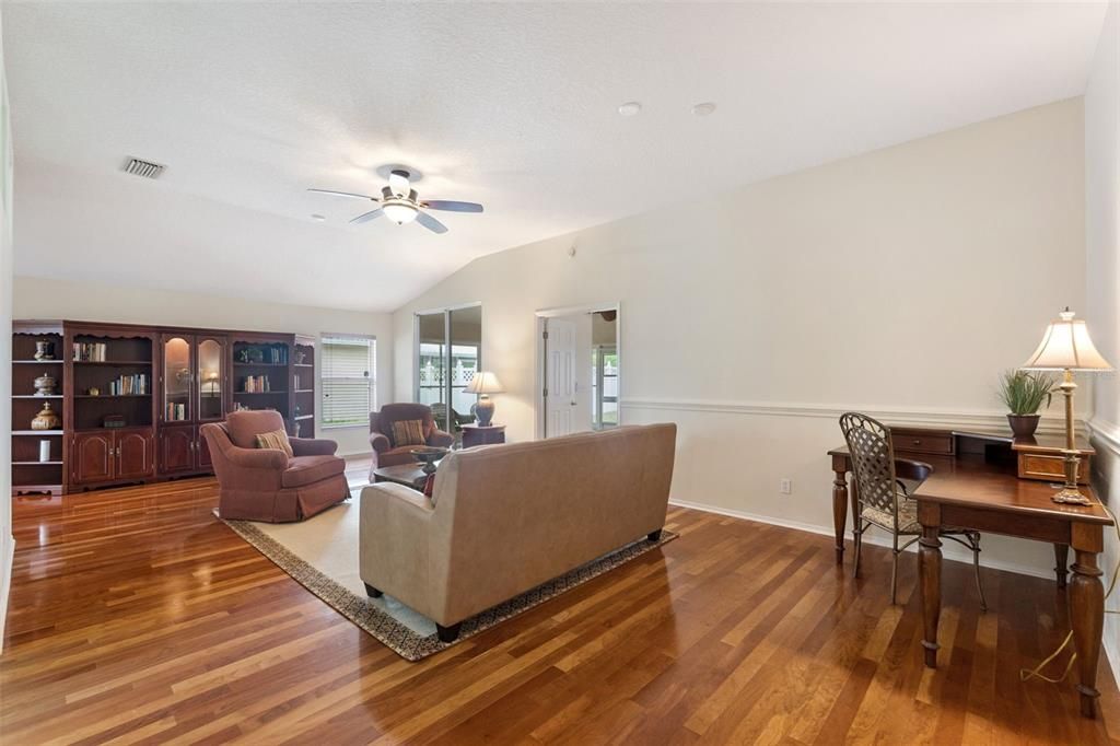 Activo con contrato: $445,000 (3 camas, 2 baños, 1791 Pies cuadrados)