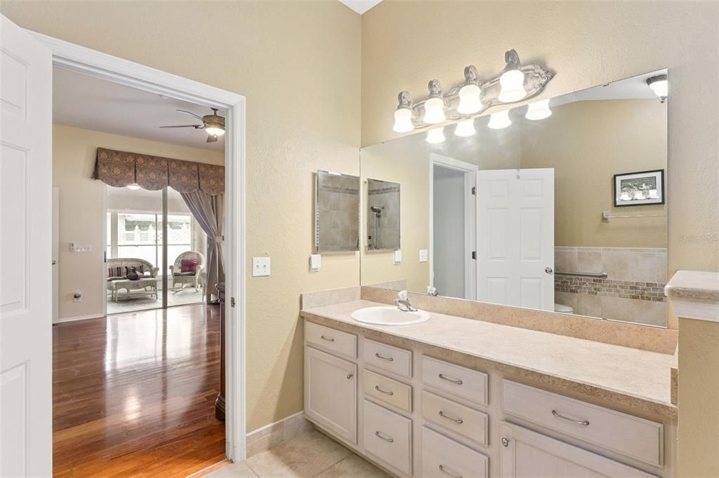 Activo con contrato: $445,000 (3 camas, 2 baños, 1791 Pies cuadrados)