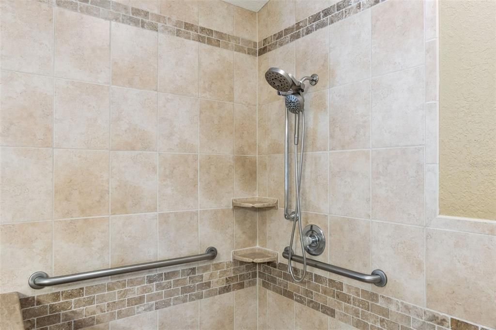 Activo con contrato: $445,000 (3 camas, 2 baños, 1791 Pies cuadrados)