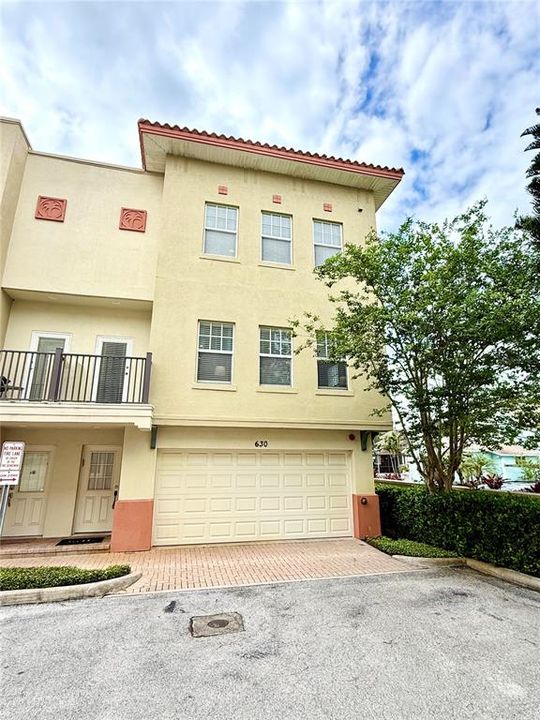 Active With Contract: $2,450 (2 beds, 2 baths, 1636 Square Feet)