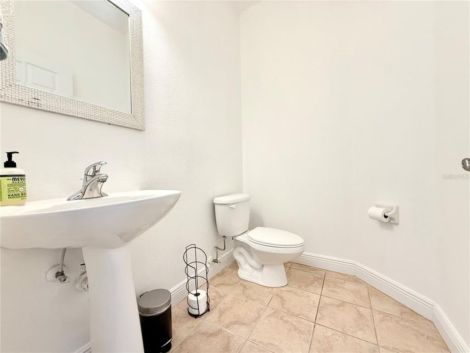 Active With Contract: $2,450 (2 beds, 2 baths, 1636 Square Feet)
