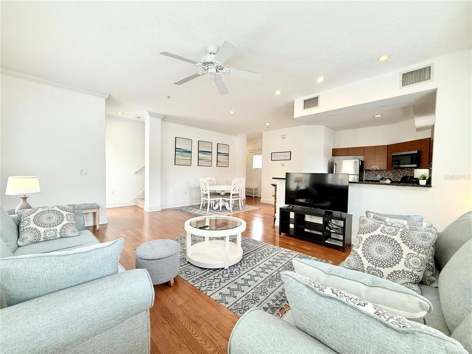 Active With Contract: $2,450 (2 beds, 2 baths, 1636 Square Feet)