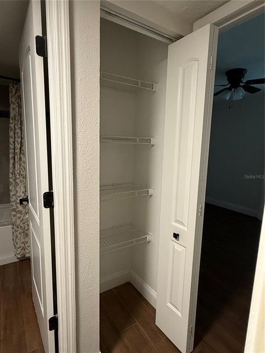 For Sale: $175,000 (2 beds, 2 baths, 897 Square Feet)
