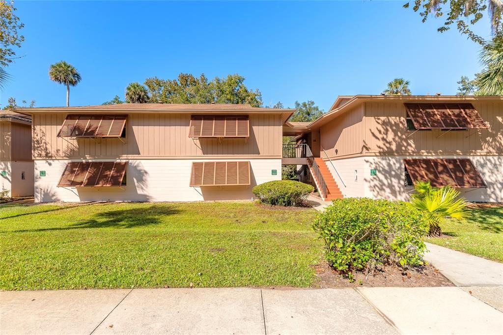 For Sale: $175,000 (2 beds, 2 baths, 897 Square Feet)
