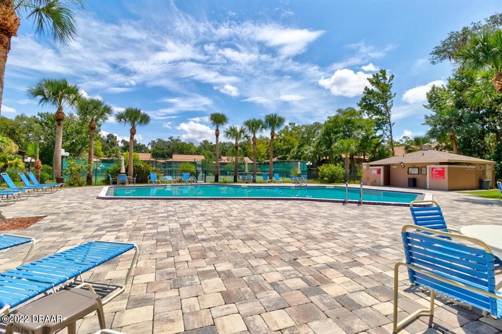 For Sale: $175,000 (2 beds, 2 baths, 897 Square Feet)