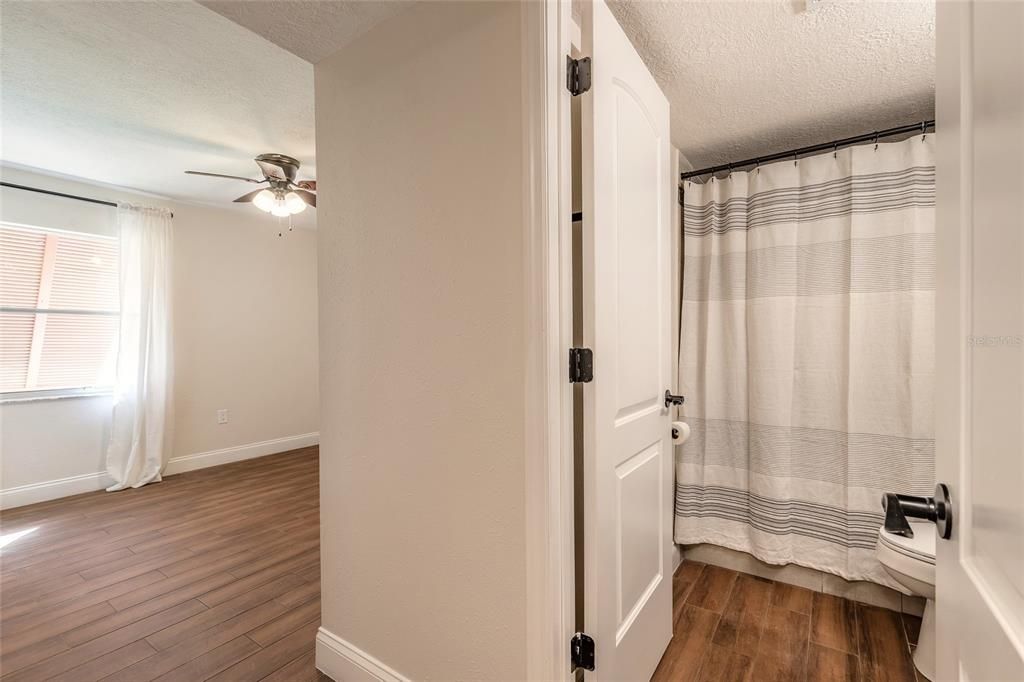 For Sale: $175,000 (2 beds, 2 baths, 897 Square Feet)
