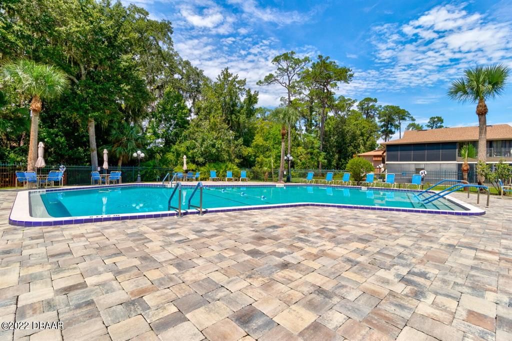 For Sale: $175,000 (2 beds, 2 baths, 897 Square Feet)