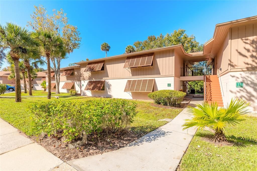 For Sale: $175,000 (2 beds, 2 baths, 897 Square Feet)