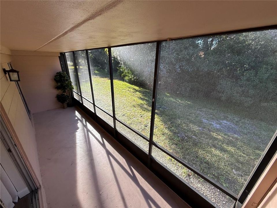 For Sale: $175,000 (2 beds, 2 baths, 897 Square Feet)