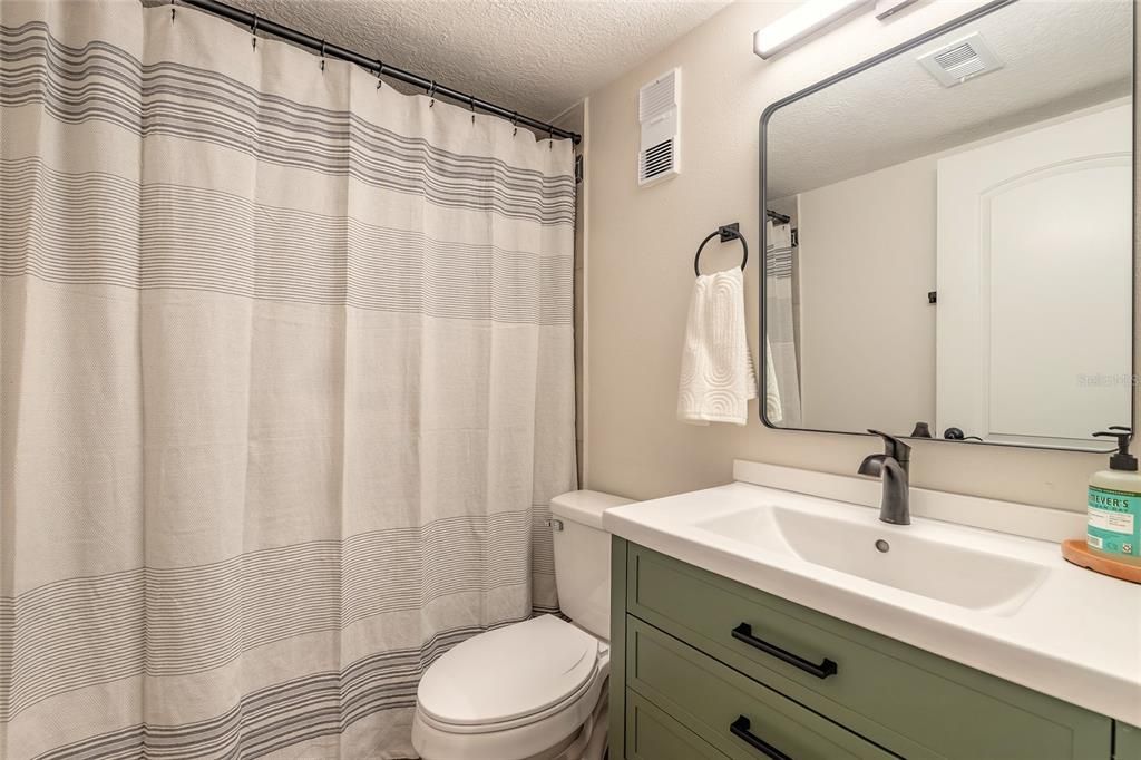 For Sale: $175,000 (2 beds, 2 baths, 897 Square Feet)