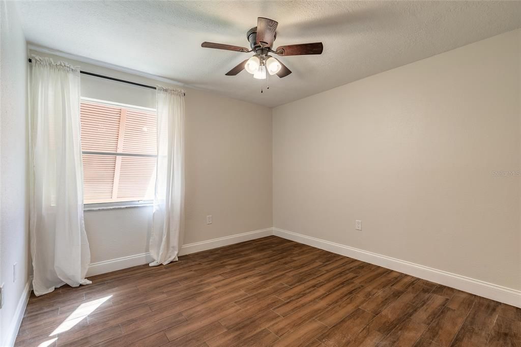 For Sale: $175,000 (2 beds, 2 baths, 897 Square Feet)