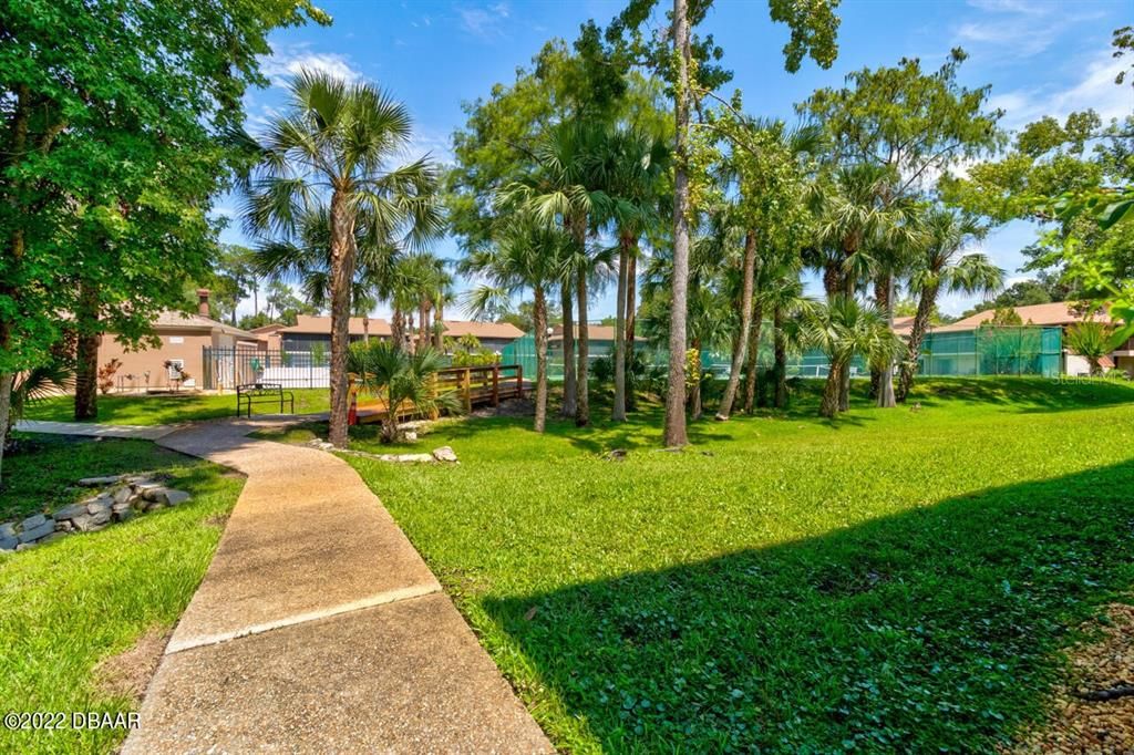 For Sale: $175,000 (2 beds, 2 baths, 897 Square Feet)