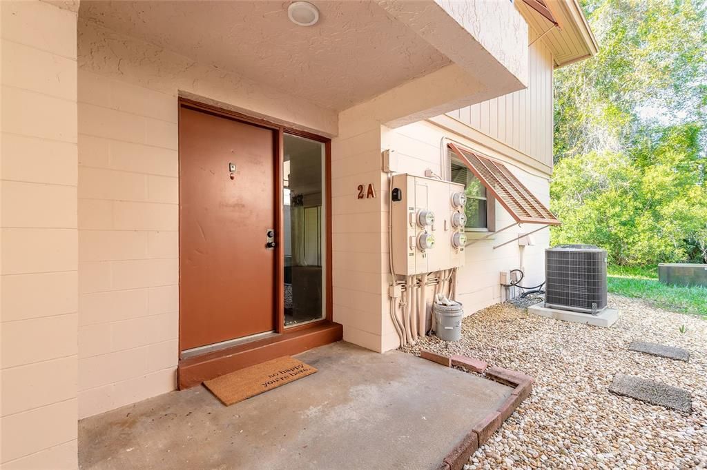 For Sale: $175,000 (2 beds, 2 baths, 897 Square Feet)
