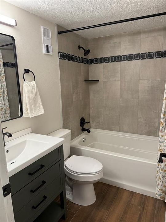 For Sale: $175,000 (2 beds, 2 baths, 897 Square Feet)