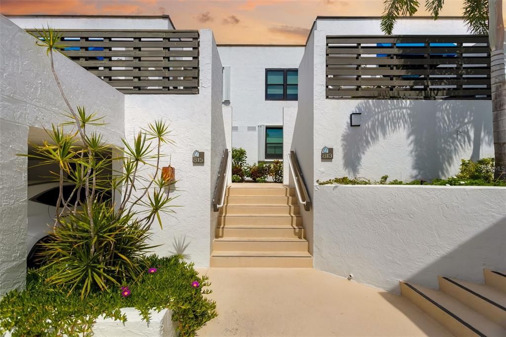 Active With Contract: $850,000 (2 beds, 2 baths, 1601 Square Feet)