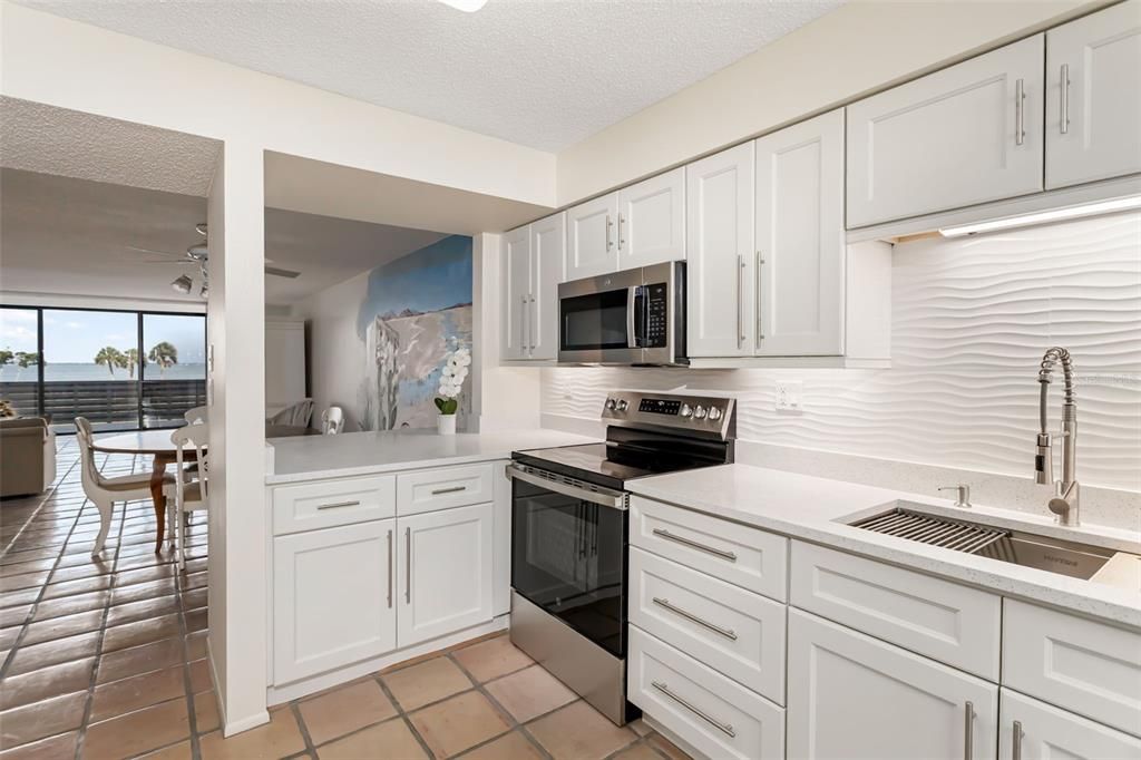 Active With Contract: $850,000 (2 beds, 2 baths, 1601 Square Feet)