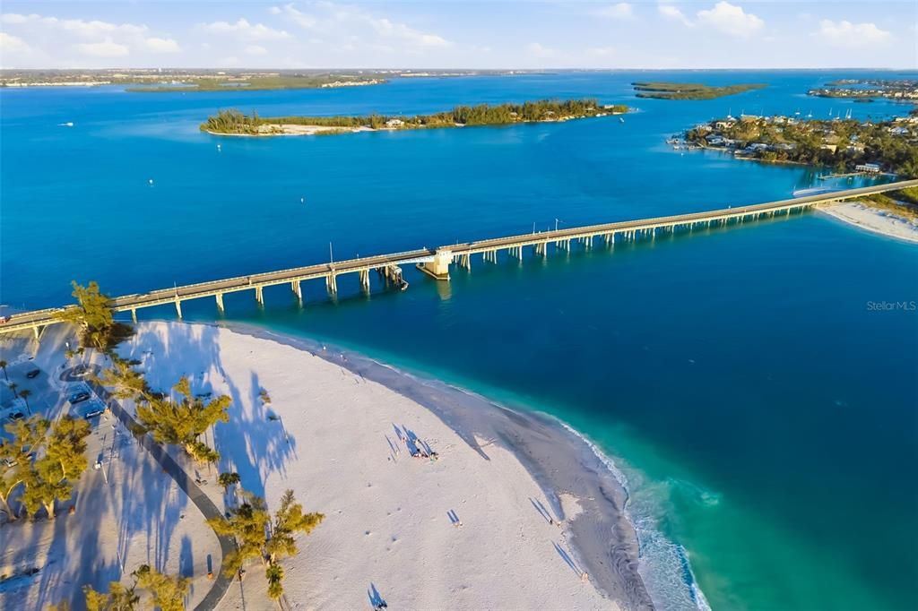 Active With Contract: $850,000 (2 beds, 2 baths, 1601 Square Feet)