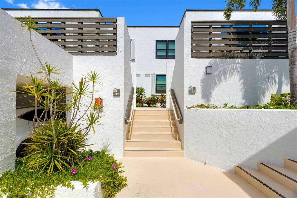 Active With Contract: $850,000 (2 beds, 2 baths, 1601 Square Feet)