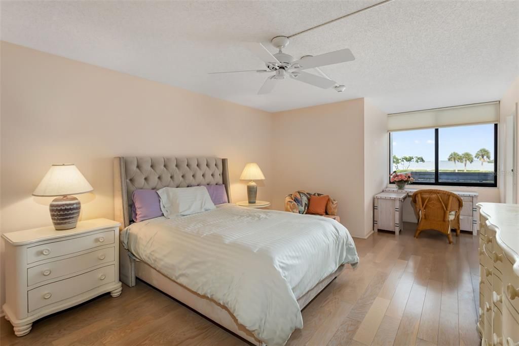 Active With Contract: $850,000 (2 beds, 2 baths, 1601 Square Feet)