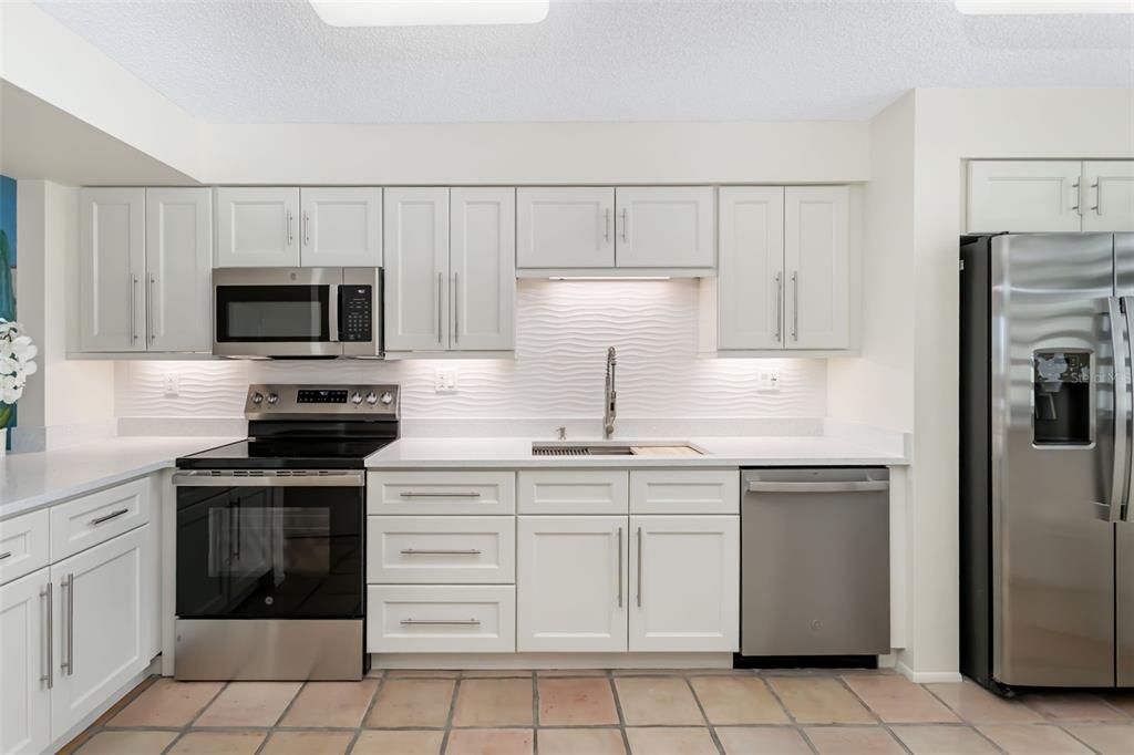 Active With Contract: $850,000 (2 beds, 2 baths, 1601 Square Feet)
