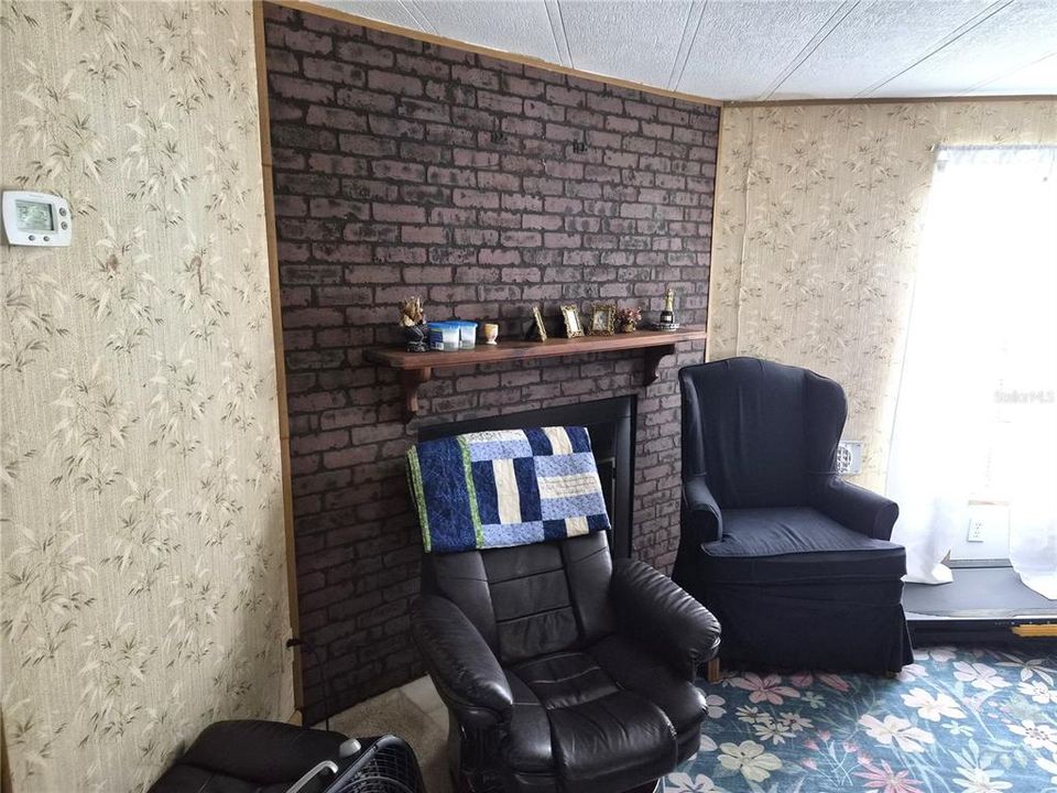 Под контрактом: $134,900 (3 спален, 2 ванн, 1380 Квадратных фут)