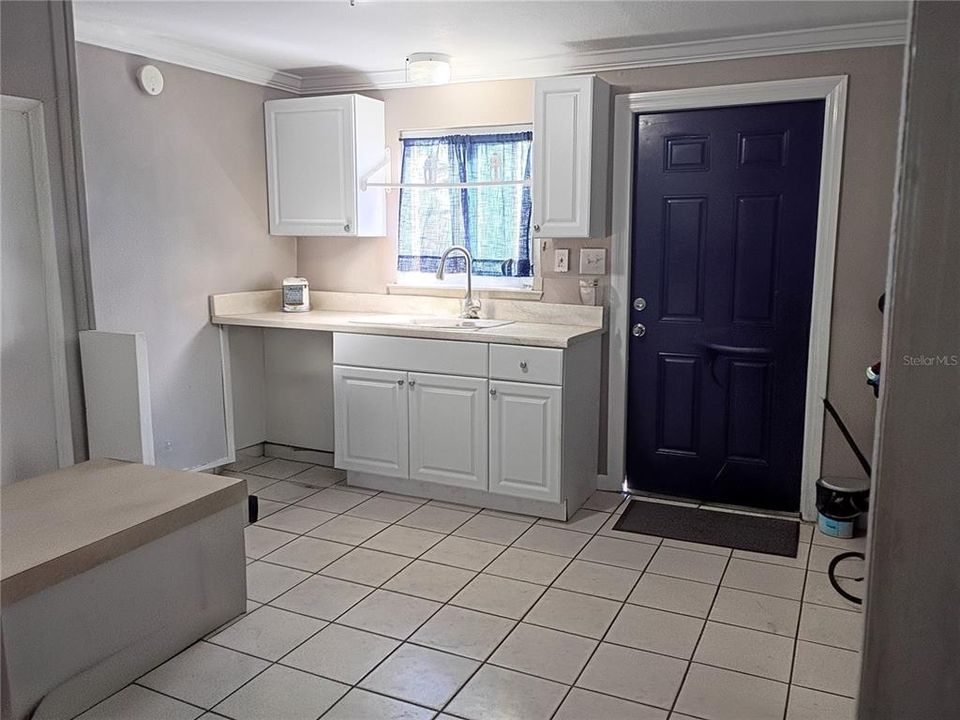 For Sale: $269,900 (5 beds, 3 baths, 1924 Square Feet)