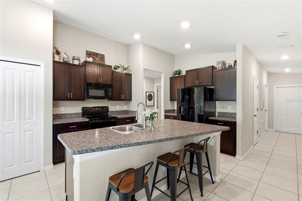 Active With Contract: $315,000 (3 beds, 2 baths, 1451 Square Feet)