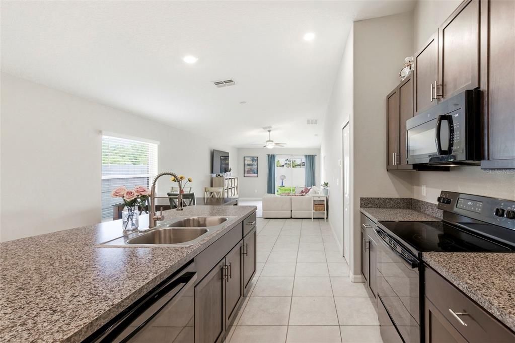 Active With Contract: $315,000 (3 beds, 2 baths, 1451 Square Feet)