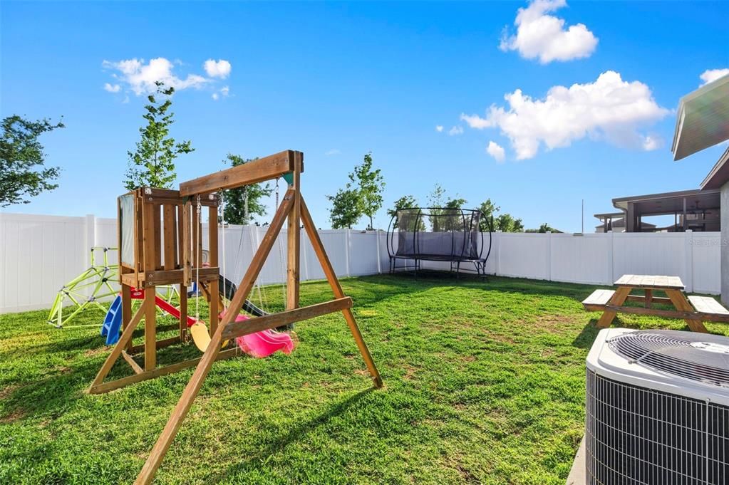 Active With Contract: $315,000 (3 beds, 2 baths, 1451 Square Feet)