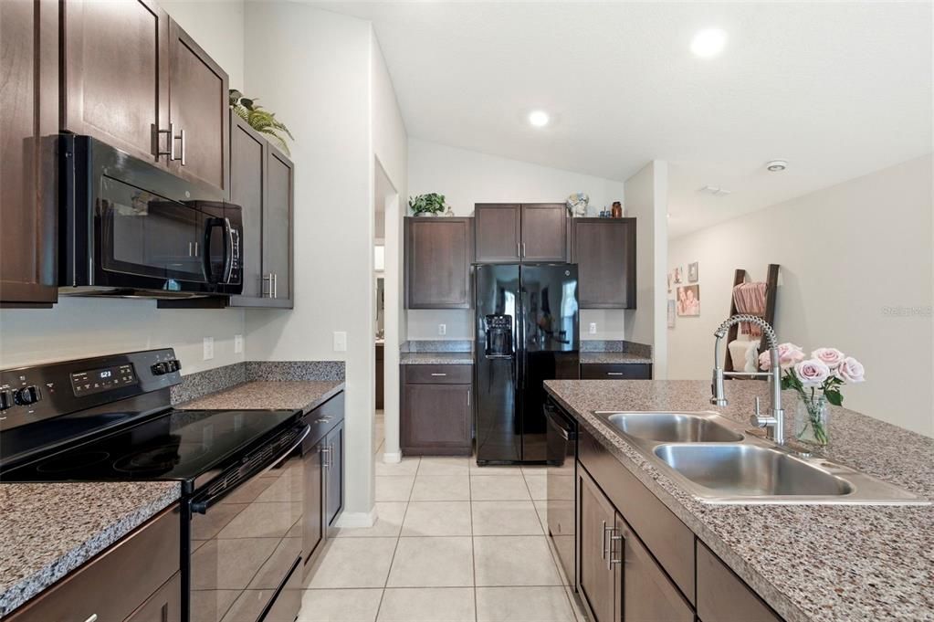 Active With Contract: $315,000 (3 beds, 2 baths, 1451 Square Feet)