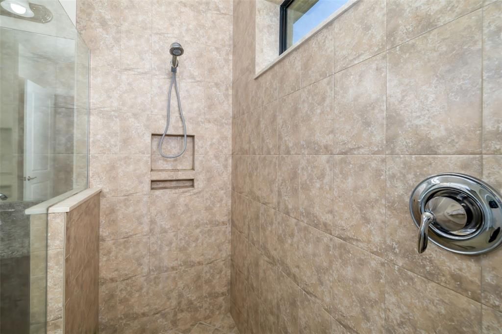 En Venta: $1,171,000 (3 camas, 4 baños, 3253 Pies cuadrados)