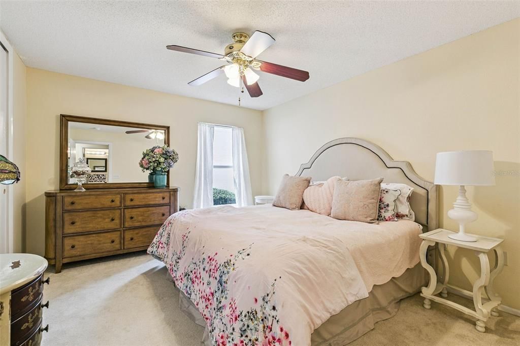 Activo con contrato: $399,900 (3 camas, 2 baños, 1684 Pies cuadrados)