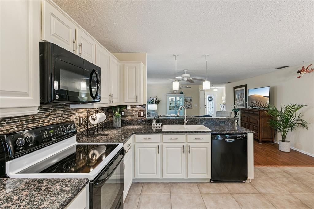 Activo con contrato: $399,900 (3 camas, 2 baños, 1684 Pies cuadrados)