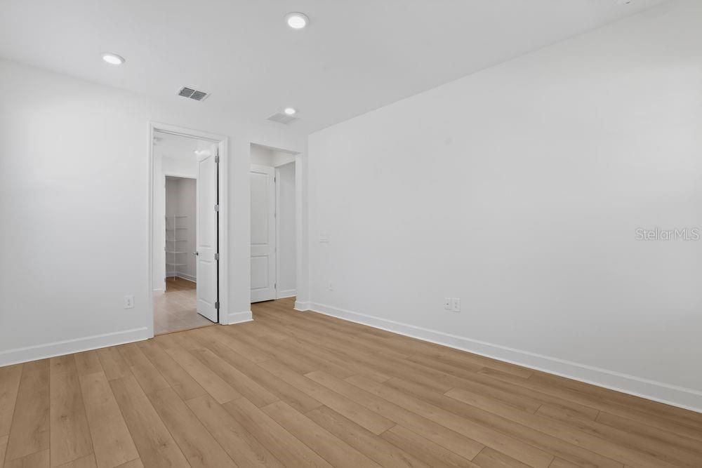 На продажу: $549,999 (4 спален, 3 ванн, 2600 Квадратных фут)
