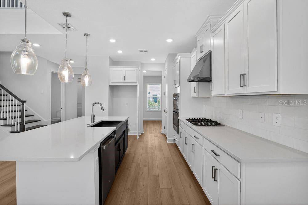 На продажу: $549,999 (4 спален, 3 ванн, 2600 Квадратных фут)
