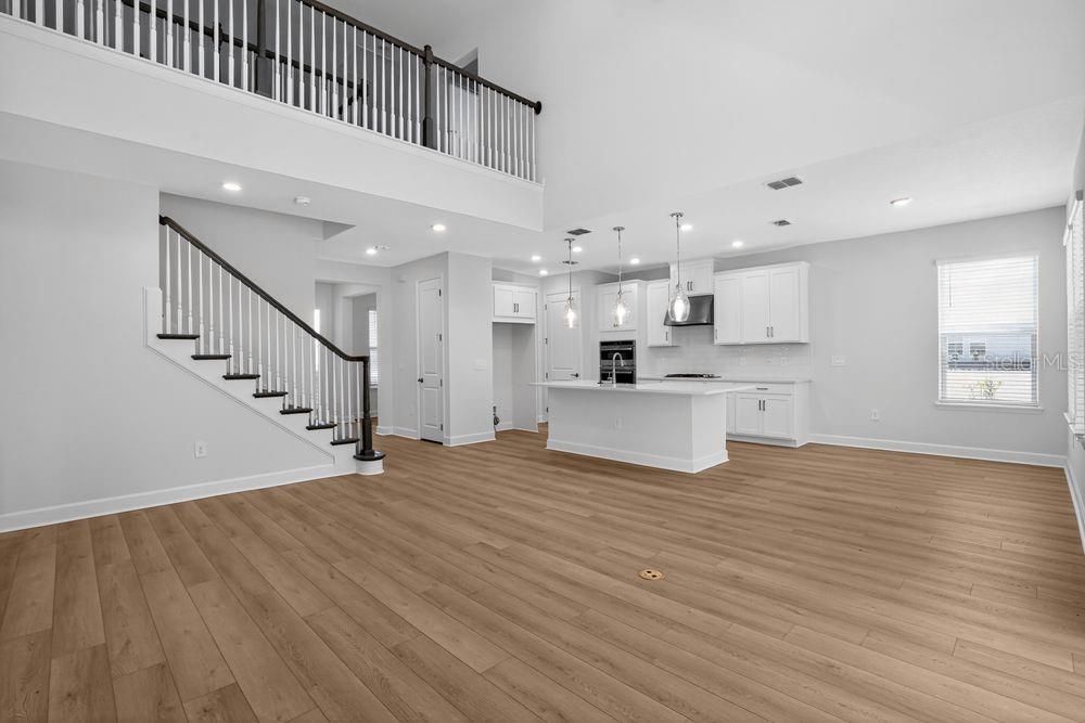 На продажу: $549,999 (4 спален, 3 ванн, 2600 Квадратных фут)