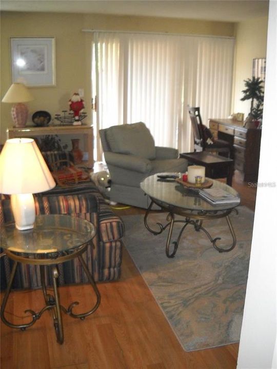 For Sale: $158,000 (1 beds, 1 baths, 768 Square Feet)