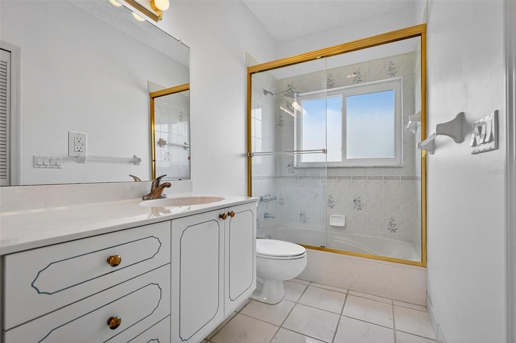 Под контрактом: $499,999 (3 спален, 2 ванн, 1811 Квадратных фут)