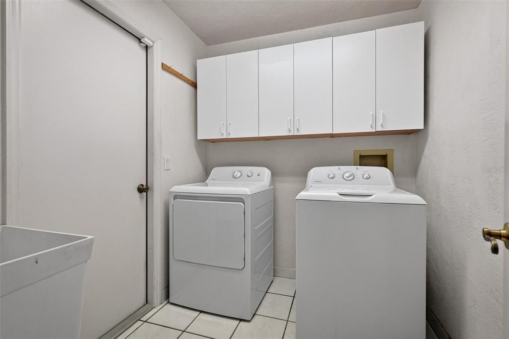 Под контрактом: $499,999 (3 спален, 2 ванн, 1811 Квадратных фут)