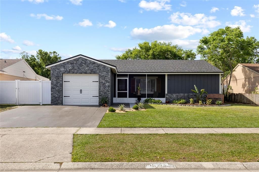 Active With Contract: $429,000 (3 beds, 2 baths, 1167 Square Feet)