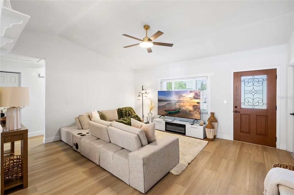 Active With Contract: $429,000 (3 beds, 2 baths, 1167 Square Feet)