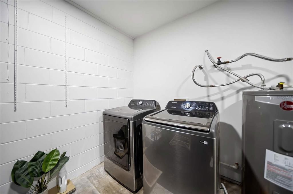 Active With Contract: $429,000 (3 beds, 2 baths, 1167 Square Feet)