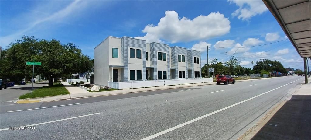 На продажу: $188,900 (0.24 acres)