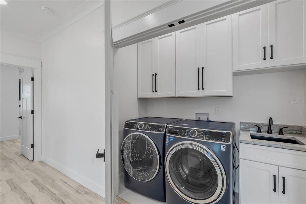 For Sale: $2,095,000 (4 beds, 3 baths, 2431 Square Feet)