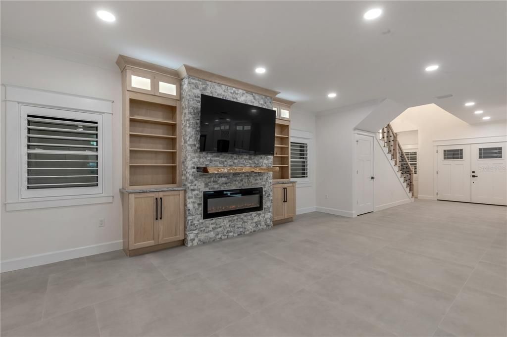 For Sale: $2,095,000 (4 beds, 3 baths, 2431 Square Feet)