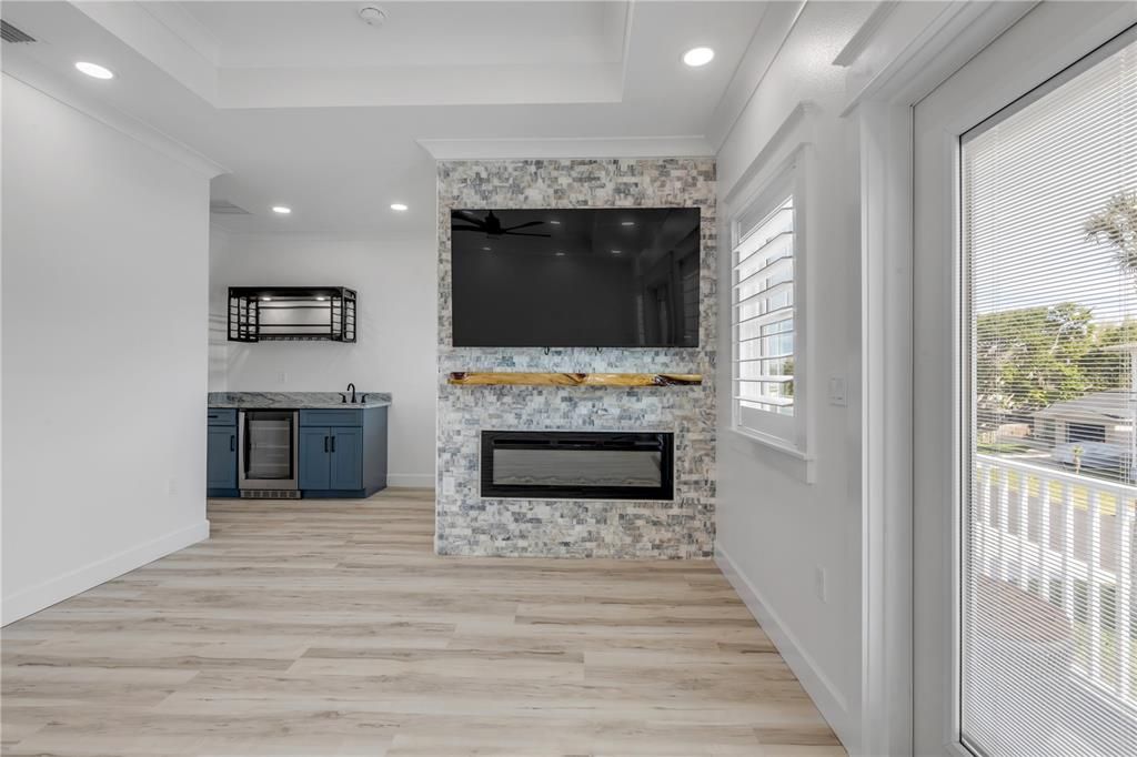 For Sale: $2,095,000 (4 beds, 3 baths, 2431 Square Feet)