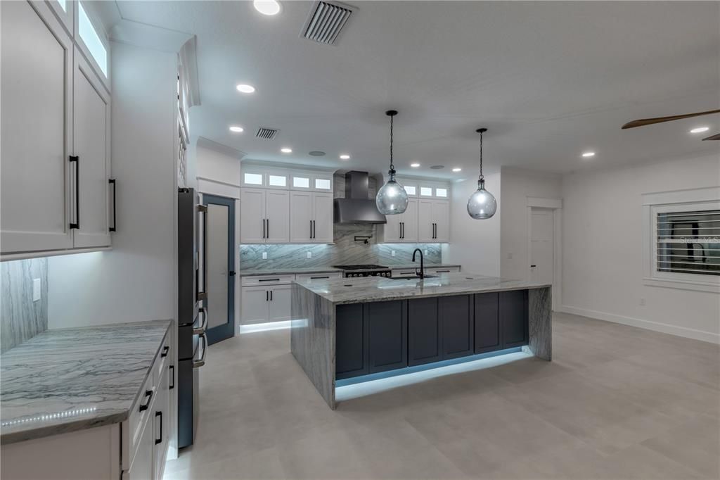 For Sale: $2,095,000 (4 beds, 3 baths, 2431 Square Feet)