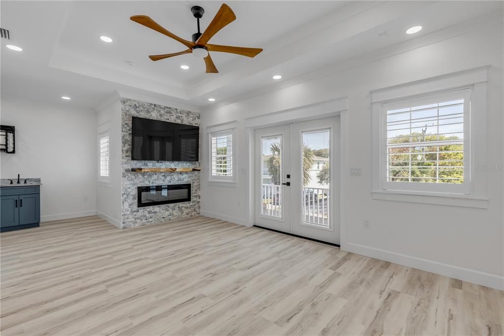 For Sale: $2,095,000 (4 beds, 3 baths, 2431 Square Feet)