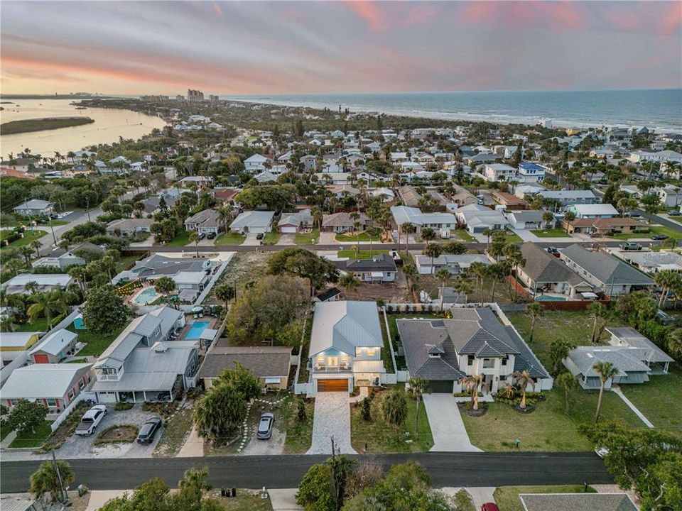 For Sale: $2,095,000 (4 beds, 3 baths, 2431 Square Feet)