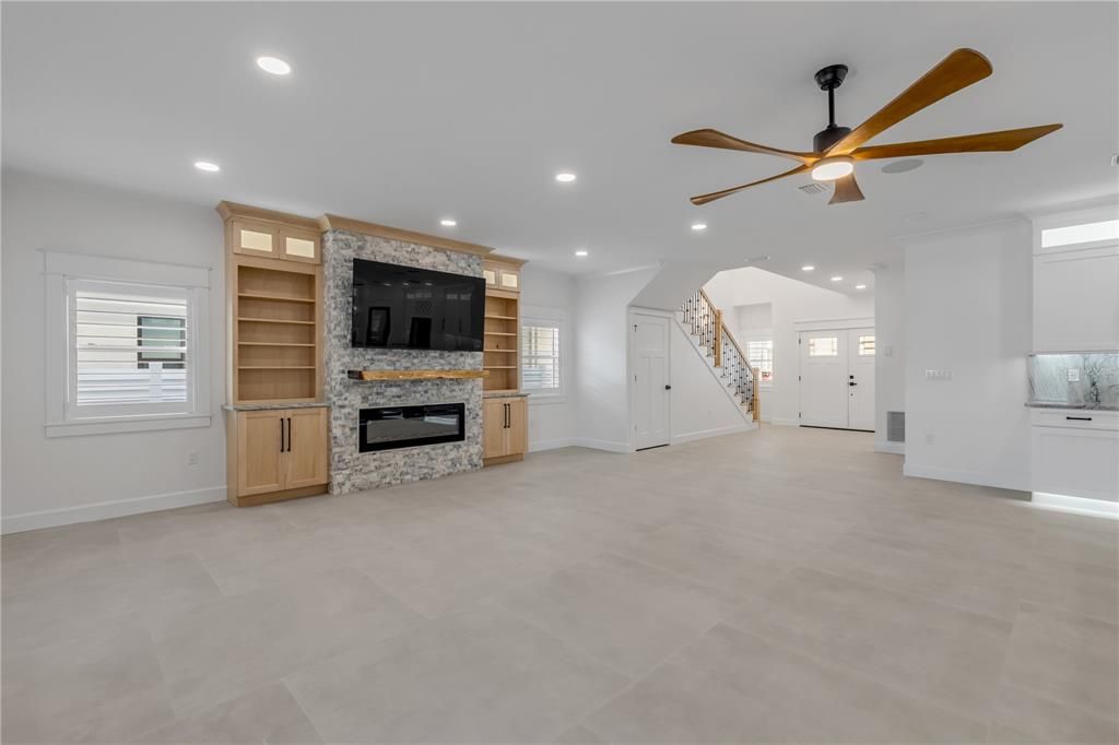 For Sale: $2,095,000 (4 beds, 3 baths, 2431 Square Feet)